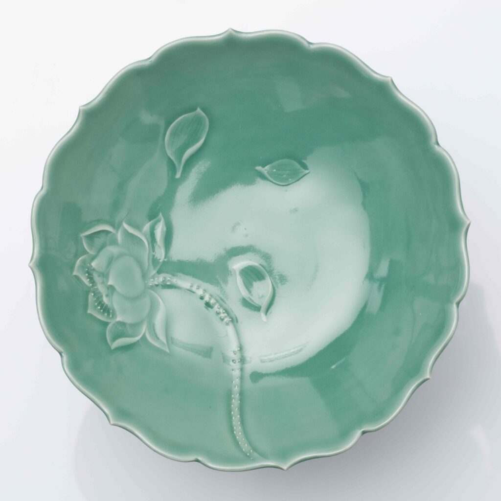 waza seledynowa, ceramika, z wzorem w kwiaty