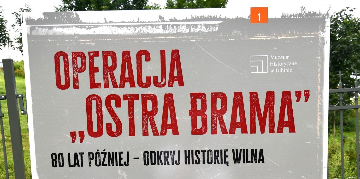 Wystawa plenerowa w 80. rocznicę operacji „Ostra Brama” na dziedzińcu Ratusza Staromiejskiego